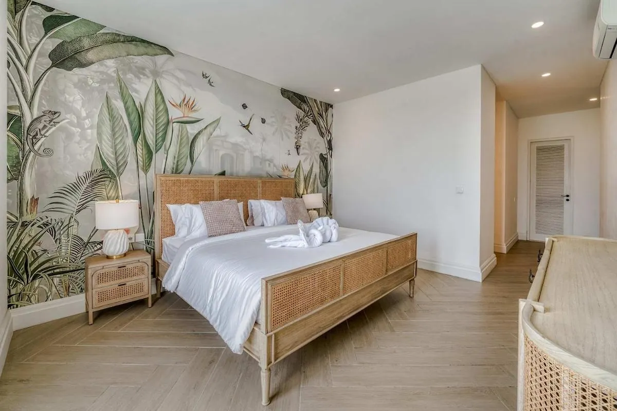 Villa Brand New 4Br Colonial Retreat In Berawa, Canggu
